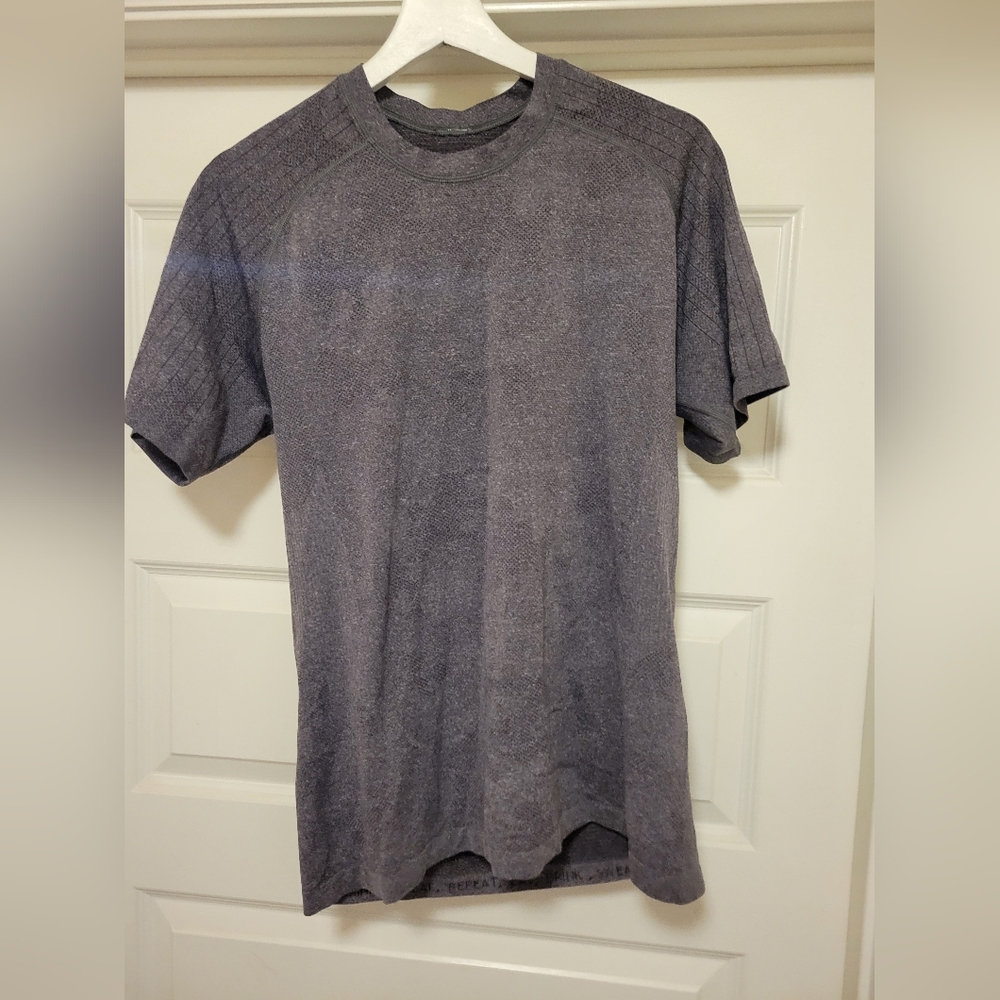 Lululemon Shirt - Mens Medium Gray Short Sleeve Active